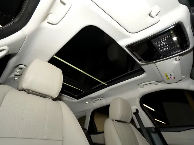 Used Land Rover Range Rover Velar [2017-2023] 2.0 R-Dynamic SE Petrol 250 in Delhi