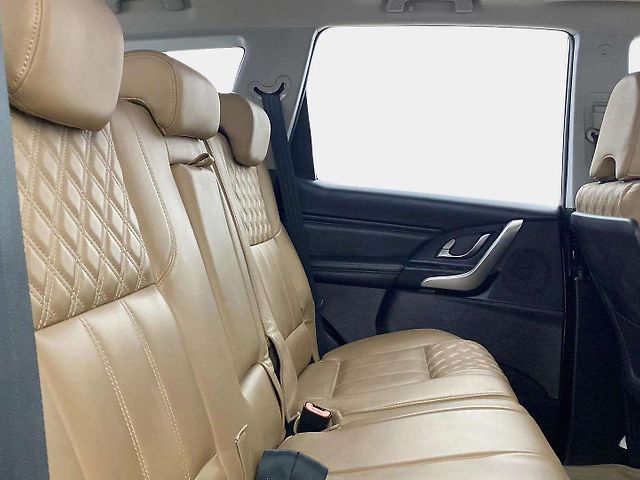 Used Mahindra XUV500 W11 (O) AT in Ghaziabad