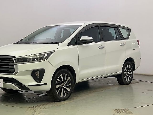 Used 2022 Toyota Innova Crysta in Kolkata