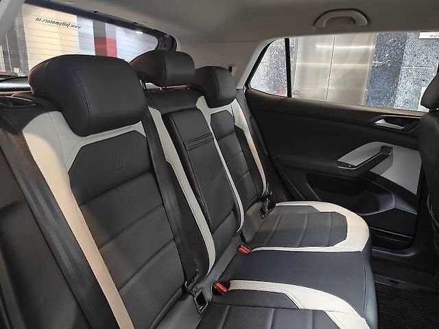 Used Volkswagen Taigun [2021-2023] Highline 1.0 TSI MT in Ahmedabad