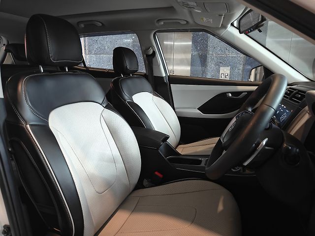 Used Hyundai Creta [2023-2024] SX 1.5 Petrol CVT in Ahmedabad