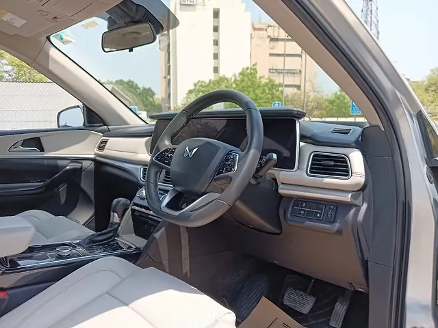 Used Mahindra XUV700 AX 7 Diesel AT AWD Luxury Pack 7 STR [2021] in Delhi