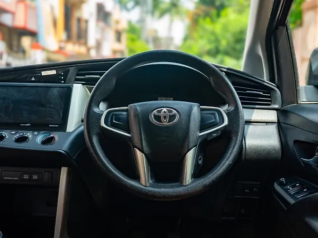 Used Toyota Innova Crysta [2016-2020] 2.4 G 7 STR [2016-2017] in Kolkata