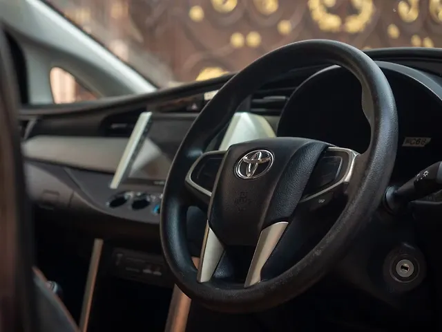 Used Toyota Innova Crysta [2016-2020] 2.4 G 7 STR [2016-2017] in Kolkata