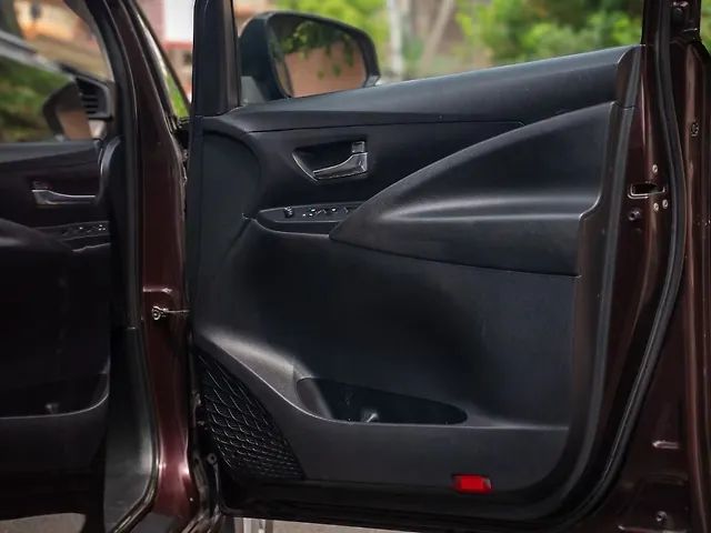 Used Toyota Innova Crysta [2016-2020] 2.4 G 7 STR [2016-2017] in Kolkata