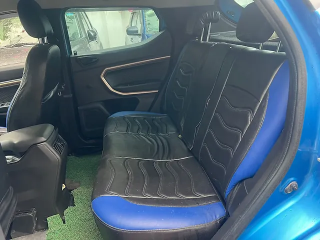 Used Renault Kiger [2022-2023] RXT (O) MT Dual Tone in Kolkata