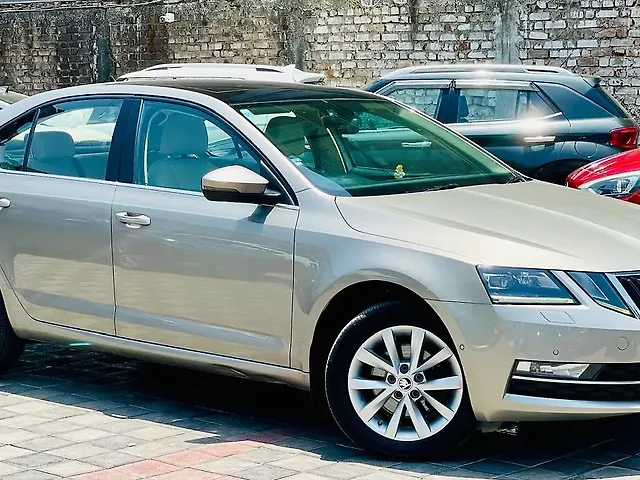 Used 2019 Skoda Octavia in Surat