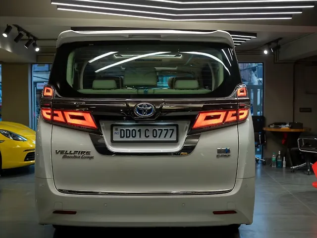Used 2023 Toyota Vellfire in Delhi