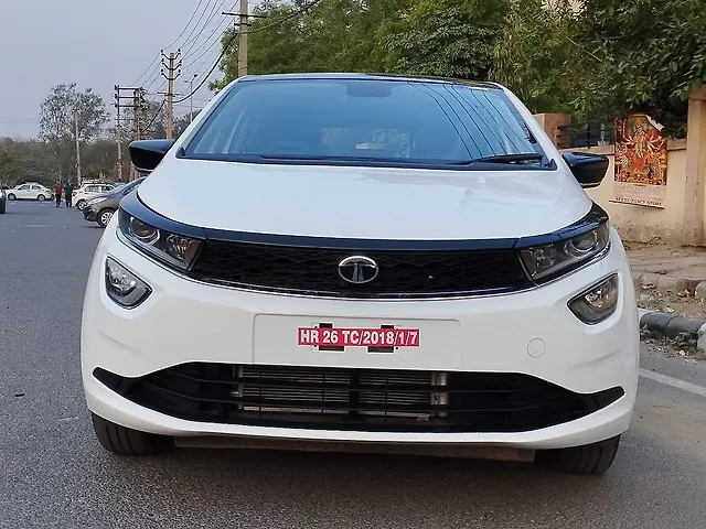 Used 2024 Tata Altroz in Delhi