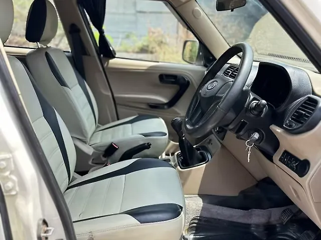 Used Mahindra TUV300 [2015-2019] T6 Plus in Nashik