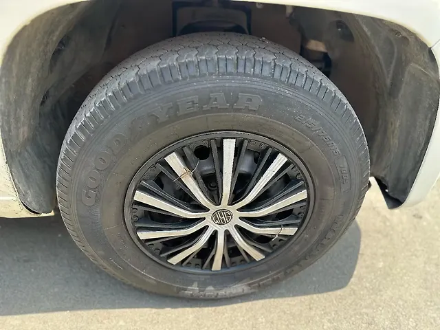 Used Mahindra TUV300 [2015-2019] T6 Plus in Nashik