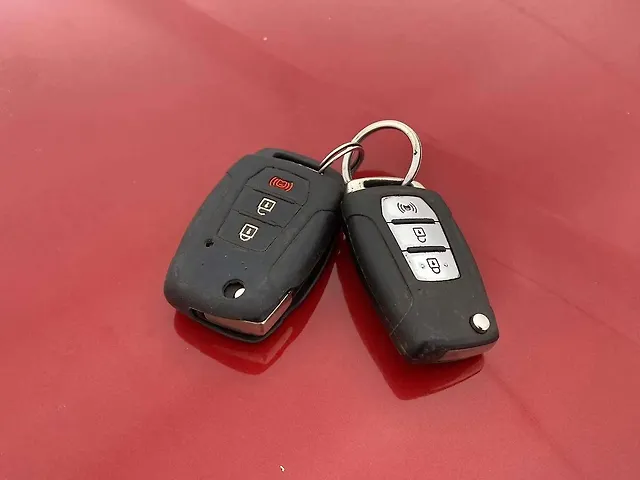 Used Mahindra XUV300 [2019-2024] W8 (O) 1.2 Petrol in Ahmedabad