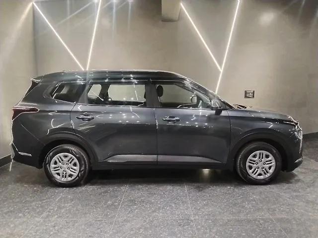 Used Kia Carens [2022-2023] Prestige 1.5 Petrol MT 7 STR in Delhi