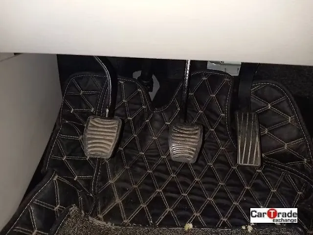Used Mahindra XUV300 [2019-2024] 1.5 W6 [2019-2020] in Kanpur
