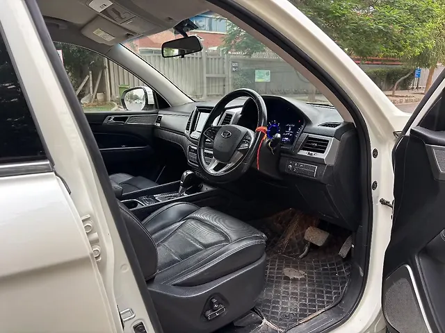 Used Mahindra Alturas G4 2WD High AT in Chandigarh