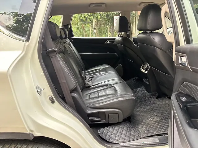 Used Mahindra Alturas G4 2WD High AT in Chandigarh