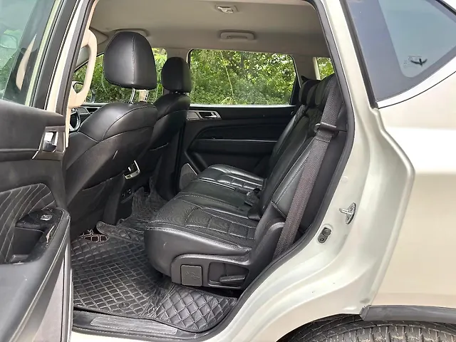 Used Mahindra Alturas G4 2WD High AT in Chandigarh