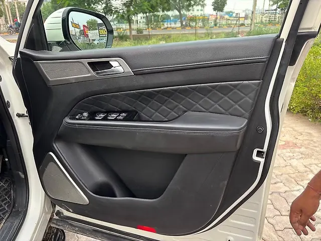Used Mahindra Alturas G4 2WD High AT in Chandigarh