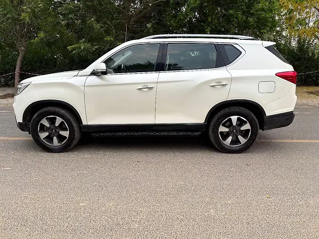 Used Mahindra Alturas G4 2WD High AT in Chandigarh