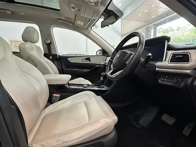 Used Mahindra XUV700 AX 7 Diesel  AT Luxury Pack 7 STR [2021] in Bangalore