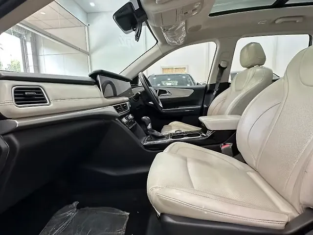 Used Mahindra XUV700 AX 7 Diesel  AT Luxury Pack 7 STR [2021] in Bangalore