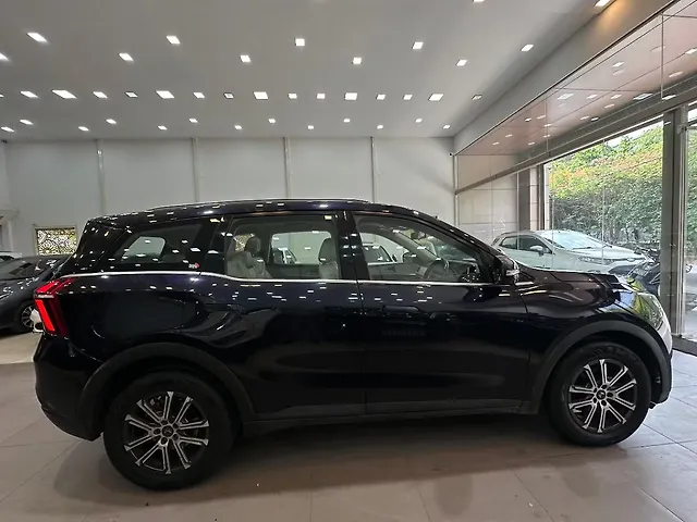 Used Mahindra XUV700 AX 7 Diesel  AT Luxury Pack 7 STR [2021] in Bangalore