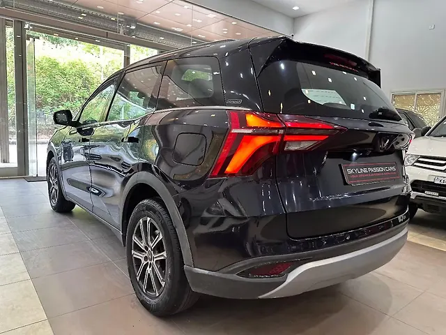 Used Mahindra XUV700 AX 7 Diesel  AT Luxury Pack 7 STR [2021] in Bangalore