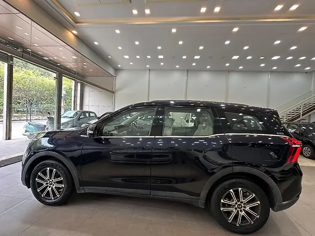 Used Mahindra XUV700 AX 7 Diesel  AT Luxury Pack 7 STR [2021] in Bangalore