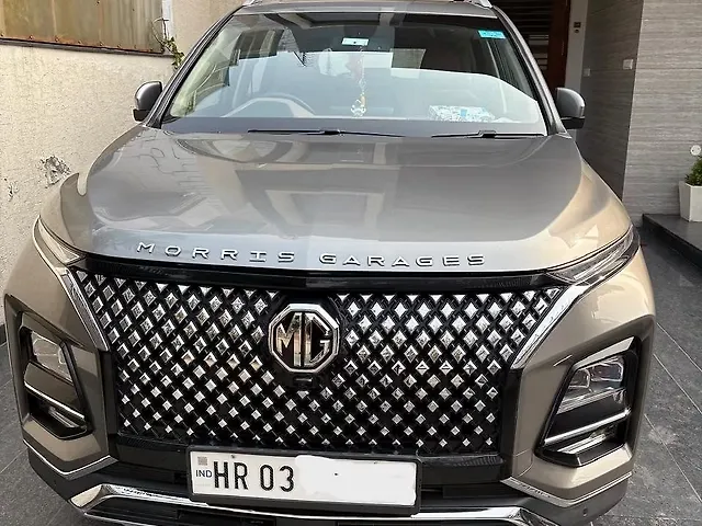 Used 2023 MG Hector Plus in Delhi