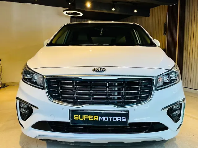 Used 2020 Kia Carnival in Delhi