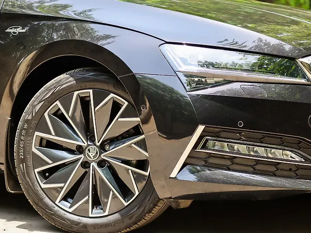 Used Skoda Superb [2024] L&K in Delhi