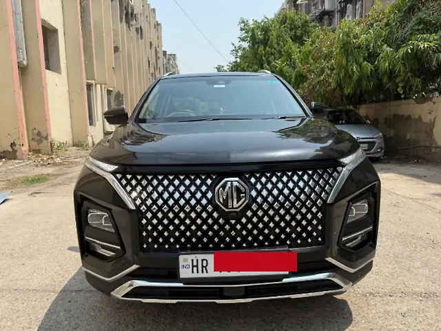 Used 2024 MG Hector Plus in Delhi