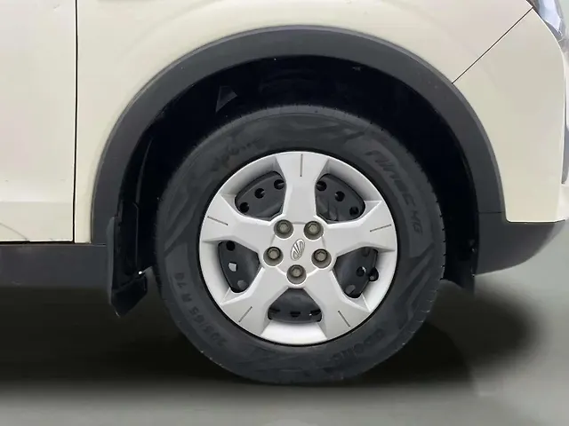 Used Mahindra XUV300 [2019-2024] W6 1.2 Petrol AMT [2021] in Ahmedabad