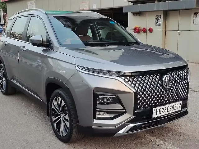 Used 2023 MG Hector Plus in Delhi
