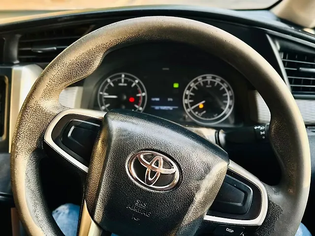 Used Toyota Innova Crysta [2016-2020] 2.4 G 8 STR [2016-2017] in Lucknow
