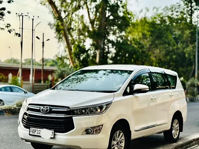 Used Toyota Innova Crysta [2016-2020] 2.4 G 8 STR [2016-2017] in Lucknow