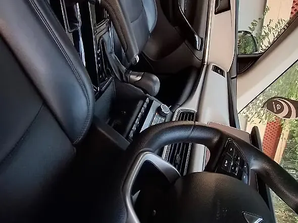Used Mahindra Old Generation XUV700 AX 5 Diesel AT 7 STR [2021] in Lucknow