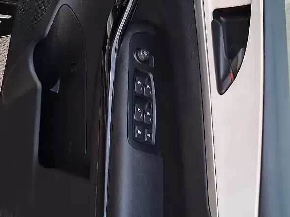 Used Mahindra Old Generation XUV700 AX 5 Diesel AT 7 STR [2021] in Lucknow