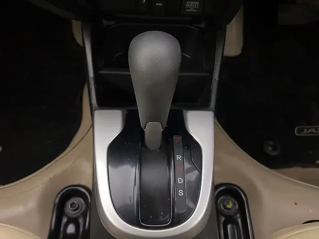 Used Honda Jazz V CVT in Lucknow