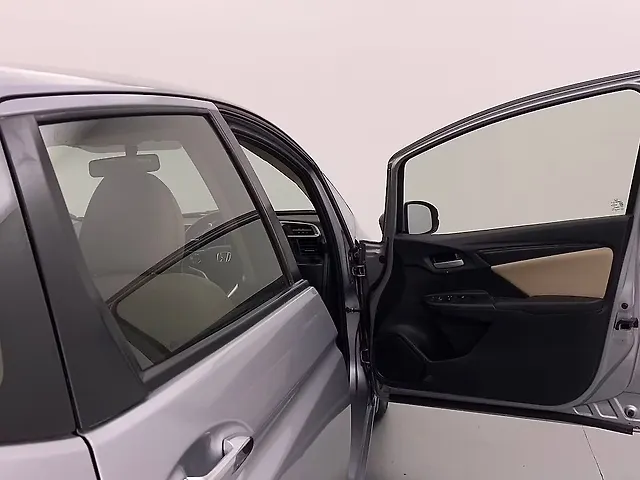 Used Honda Jazz V CVT in Lucknow