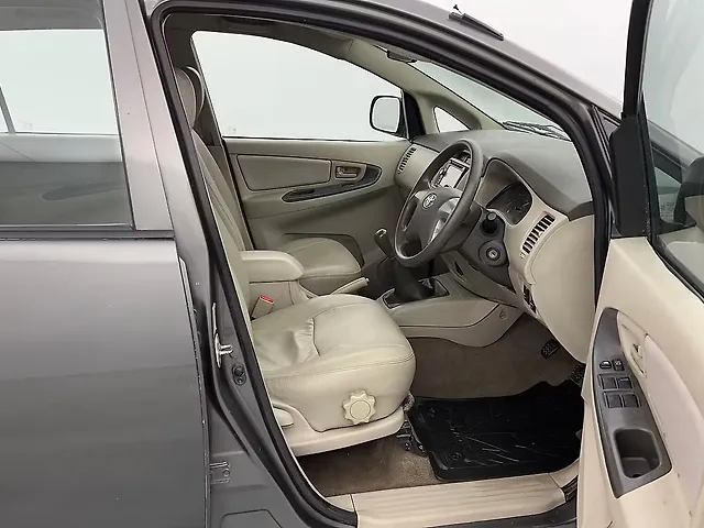 Used Toyota Innova [2012-2013] 2.5 GX 8 STR BS-III in Lucknow