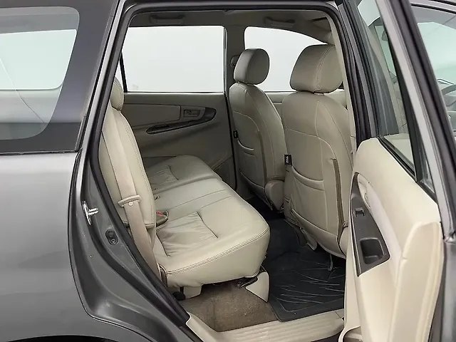 Used Toyota Innova [2012-2013] 2.5 GX 8 STR BS-III in Lucknow