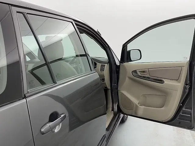 Used Toyota Innova [2012-2013] 2.5 GX 8 STR BS-III in Lucknow