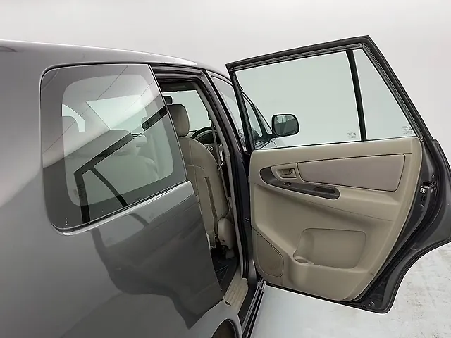 Used Toyota Innova [2012-2013] 2.5 GX 8 STR BS-III in Lucknow