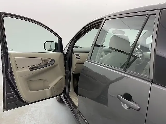 Used Toyota Innova [2012-2013] 2.5 GX 8 STR BS-III in Lucknow