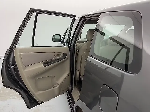 Used Toyota Innova [2012-2013] 2.5 GX 8 STR BS-III in Lucknow