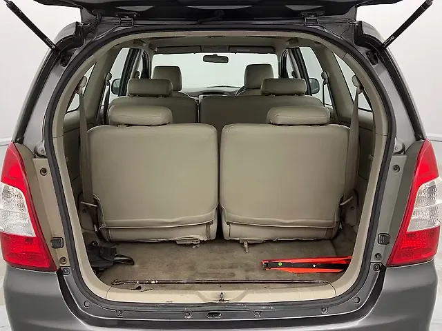 Used Toyota Innova [2012-2013] 2.5 GX 8 STR BS-III in Lucknow