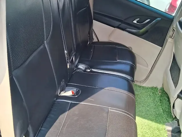 Used Mahindra XUV500 [2015-2018] W6 in Lucknow