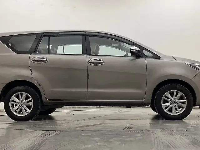 Used Toyota Innova Crysta [2016-2020] 2.4 G 7 STR [2016-2017] in Hyderabad