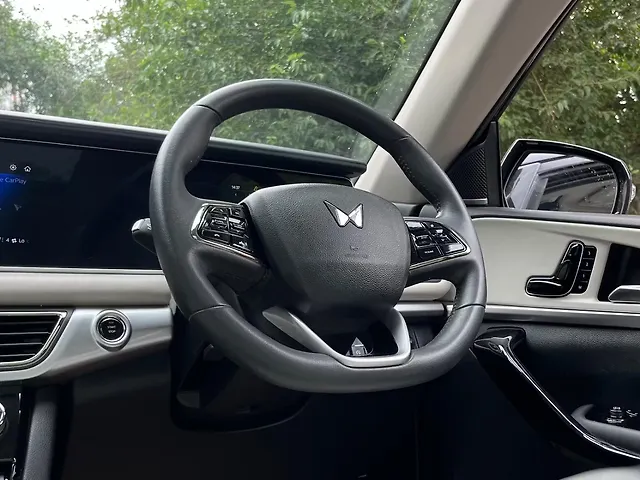 Used Mahindra XUV700 AX7 Luxury Pack Diesel AT 7 STR in Delhi
